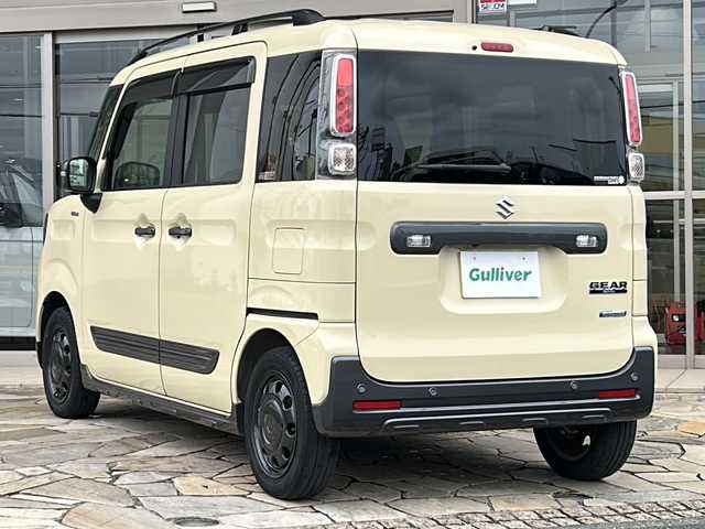 スズキ スペーシア ギア HYBRID XZ 静岡県 2021(令3)年 1.9万km シフォンアイボリーM 純正ナビ/・FM/AM/・SD/・iPod/・フルセグTV/・USB/・Bluetooth/・Memory Music/・CD/DVD/主要装備/・全方位カメラ　/・レーダークルコン/・ヘッドアップディスプレイ/・両側パワースライドドア/・コーナーセンサー/・運転席+助手席シートヒーター/・デュアルカメラブレーキサポート/・レーンキープアシスト/・横滑り防止装置/・ビルトインＥＴＣ/・運転席・助手席・サイドエアバッグ/・ステアリングスイッチ/・LEDヘッドライト