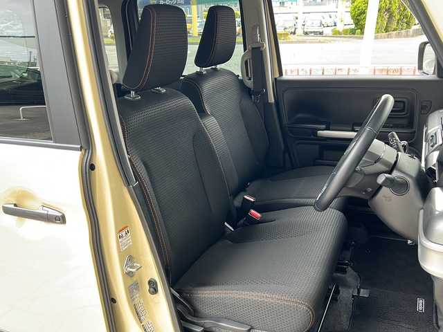 スズキ スペーシア ギア HYBRID XZ 静岡県 2021(令3)年 1.9万km シフォンアイボリーM 純正ナビ/・FM/AM/・SD/・iPod/・フルセグTV/・USB/・Bluetooth/・Memory Music/・CD/DVD/主要装備/・全方位カメラ　/・レーダークルコン/・ヘッドアップディスプレイ/・両側パワースライドドア/・コーナーセンサー/・運転席+助手席シートヒーター/・デュアルカメラブレーキサポート/・レーンキープアシスト/・横滑り防止装置/・ビルトインＥＴＣ/・運転席・助手席・サイドエアバッグ/・ステアリングスイッチ/・LEDヘッドライト
