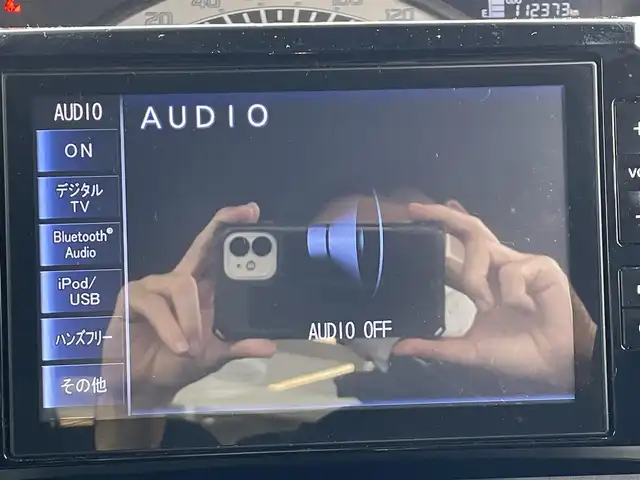 ダイハツ ウェイク L SA 大阪府 2015(平27)年 11.3万km プラムブラウンクリスタルマイカ (株)IDOMが運営する【じしゃロン東大阪店】の自社ローン対象車両になります。こちらは現金ご利用時の価格です。/自社ローンご希望の方は別途その旨お申付け下さい。/スマートアシスト/フリップダウンモニター/純正ナビ/【フルセグＴＶ/Ｂｌｕｅｔｏｏｔｈ/CD/DVD】/バックカメラ/ＥＴＣ/片側パワースライドドア/ベンチシート/オートエアコン/ＡＢＳ/横滑り防止機能/衝突被害軽減システム/オートライト/LEDライト/取説＆保証書