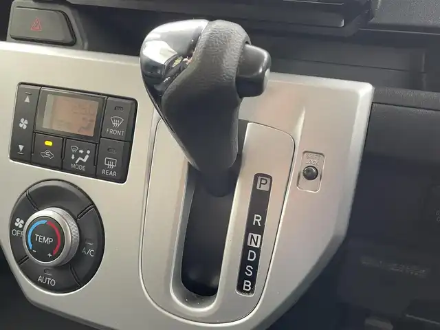 ダイハツ ウェイク L SA 大阪府 2015(平27)年 11.3万km プラムブラウンクリスタルマイカ (株)IDOMが運営する【じしゃロン東大阪店】の自社ローン対象車両になります。こちらは現金ご利用時の価格です。/自社ローンご希望の方は別途その旨お申付け下さい。/スマートアシスト/フリップダウンモニター/純正ナビ/【フルセグＴＶ/Ｂｌｕｅｔｏｏｔｈ/CD/DVD】/バックカメラ/ＥＴＣ/片側パワースライドドア/ベンチシート/オートエアコン/ＡＢＳ/横滑り防止機能/衝突被害軽減システム/オートライト/LEDライト/取説＆保証書