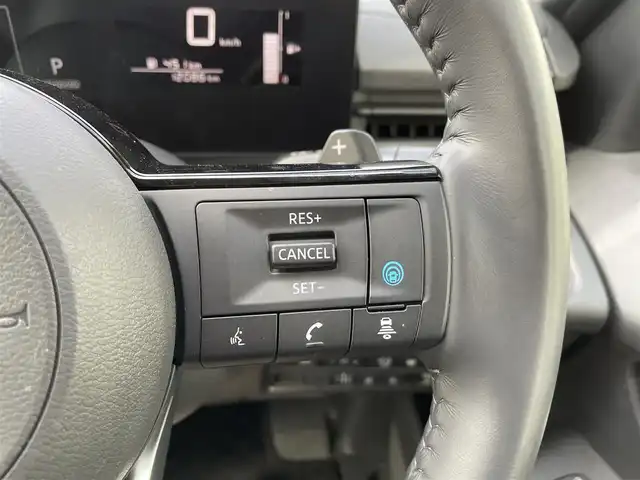 日産 セレナ X V 長崎県 2024(令6)年 1.3万km ダークメタルグレー 純正9型ナビ/（HDMI/USB/BT/FMAM/）/プロパイロット/バックカメラ/ETC/両側パワースライドドア/エマージェンシーブレーキ/ブラインドスポットモニター/レーンキープアシスト/LEDヘッドライト/オートライト/ドライブレコーダー/パドルシフト/クリアランスソナー/オートハイビーム/スペアキー