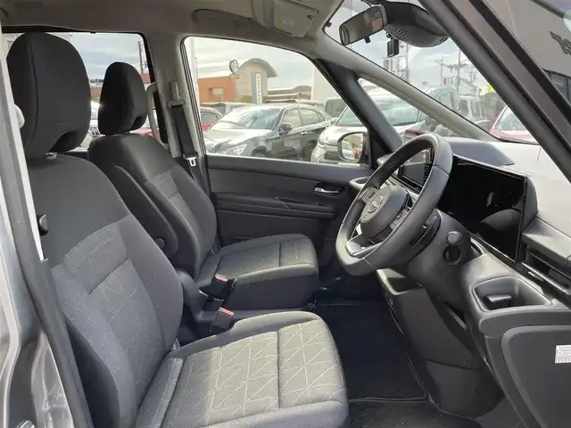 日産 セレナ X V 長崎県 2024(令6)年 1.3万km ダークメタルグレー 純正9型ナビ/（HDMI/USB/BT/FMAM/）/プロパイロット/バックカメラ/ETC/両側パワースライドドア/エマージェンシーブレーキ/ブラインドスポットモニター/レーンキープアシスト/LEDヘッドライト/オートライト/ドライブレコーダー/パドルシフト/クリアランスソナー/オートハイビーム/スペアキー