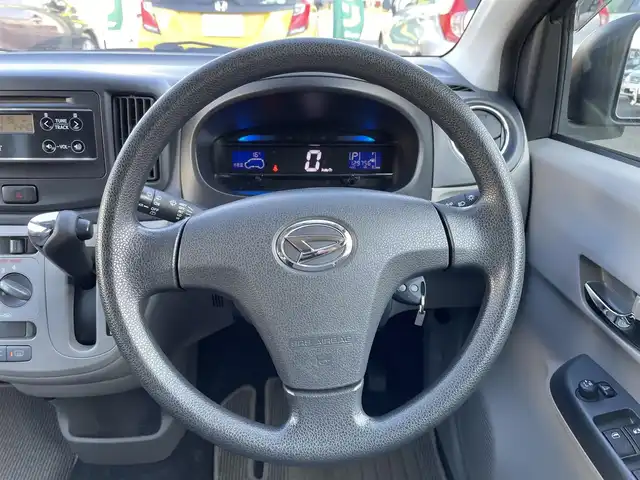 ダイハツ ミラ イース Xf 道央・札幌 2015(平27)年 13万km ブラックマイカメタリック 登録時走行距離129756ｋｍ/　４　Ｗ　Ｄ　/純正オーディオ(CD/FM/AM)/アイドリングストップ/ドアバイザー/スペアキー×１/純正フロアマット/ABS/盗難防止装置/エンジンスターター/ヘッドライトレベライザー/電動格納ミラー/バニティミラー/積込夏タイヤ（社外AW/155/65/R14/15年製/溝3ｍｍ）