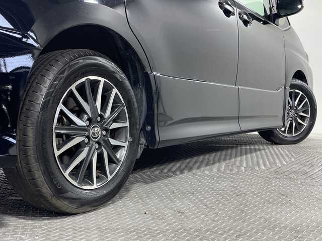 トヨタ ヴォクシー ZS 神奈川県 2014(平26)年 6.7万km ブラック 純正７型SDナビゲーション【NSZN-W64T】/純正リアエンターテーメント【後席モニター】/両側電動スライドドア【サンシェード】/フルセグ　CD DVD　AM FM Bluetooth　HDMI　SDREC　USB/アイドリングストップ/革巻きステアリング/ステアリングスイッチ【オーディオ】/社外前方ドライブレコーダー/ビルトインETC/プッシュスタート/スマートキー/LEDヘッドランプ/オートライト/フロントフォグランプ/純正16インチアルミホイール/純正サイドシル　リアスポイラー/電格ウインカーミラー