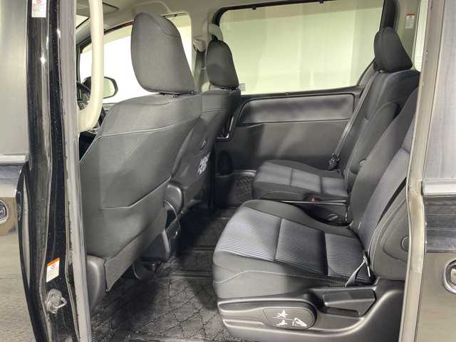 トヨタ ヴォクシー ZS 神奈川県 2014(平26)年 6.7万km ブラック 純正７型SDナビゲーション【NSZN-W64T】/純正リアエンターテーメント【後席モニター】/両側電動スライドドア【サンシェード】/フルセグ　CD DVD　AM FM Bluetooth　HDMI　SDREC　USB/アイドリングストップ/革巻きステアリング/ステアリングスイッチ【オーディオ】/社外前方ドライブレコーダー/ビルトインETC/プッシュスタート/スマートキー/LEDヘッドランプ/オートライト/フロントフォグランプ/純正16インチアルミホイール/純正サイドシル　リアスポイラー/電格ウインカーミラー