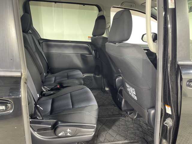 トヨタ ヴォクシー ZS 神奈川県 2014(平26)年 6.7万km ブラック 純正７型SDナビゲーション【NSZN-W64T】/純正リアエンターテーメント【後席モニター】/両側電動スライドドア【サンシェード】/フルセグ　CD DVD　AM FM Bluetooth　HDMI　SDREC　USB/アイドリングストップ/革巻きステアリング/ステアリングスイッチ【オーディオ】/社外前方ドライブレコーダー/ビルトインETC/プッシュスタート/スマートキー/LEDヘッドランプ/オートライト/フロントフォグランプ/純正16インチアルミホイール/純正サイドシル　リアスポイラー/電格ウインカーミラー