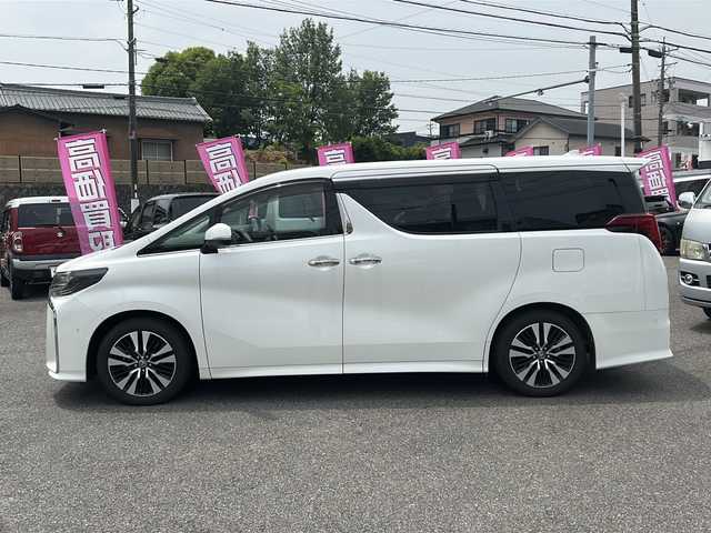トヨタ アルファード S Cパッケージ 愛知県 2021(令3)年 1.7万km ホワイトパールクリスタルシャイン /禁煙車/ワンオーナー//メーカーＯＰナビ//ＪＢＬサウンド//フルセグＴＶ//Bluetooth//CD・DVDプレーヤー//パノラミックビューモニター//ビルトインETC2.0//純正フリップダウンモニター//デジタルインナーミラー//前後ドライブレコーダー（CD-20）//インテリジェントパーキングアシスト//プリクラッシュセーフティ//レーントレーシングアシスト//クリアランスソナー//ブラインドスポットモニター//レーダークルーズコントロール//両側パワースライドドア//パワーバックドア//前席パワーシート（D席メモリ付き）//前席シートヒーター//前席シートベンチレーション//ステアリングヒーター//電動パーキング//純正１８インチアルミ//3眼LEDオートライト//オートマチックハイビーム//社外フロアマット//純正ドアバイザー//AC100V電源//新車保証書/取扱説明書//スペアキー