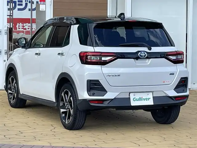 トヨタ ライズ Z 宮崎県 2021(令3)年 6万km ブラックマイカメタリック/シャイニングホワイトパール 純正9インチディスプレイオーディオ/フルセグTV/Bluetooth/FMAM//LEDヘッドライト/フォグライト/ビルトインETC/衝突軽減ブレーキ/横滑り防止/純正17インチホイール/前席シートヒーター/シートカバー/スペアキー1本
