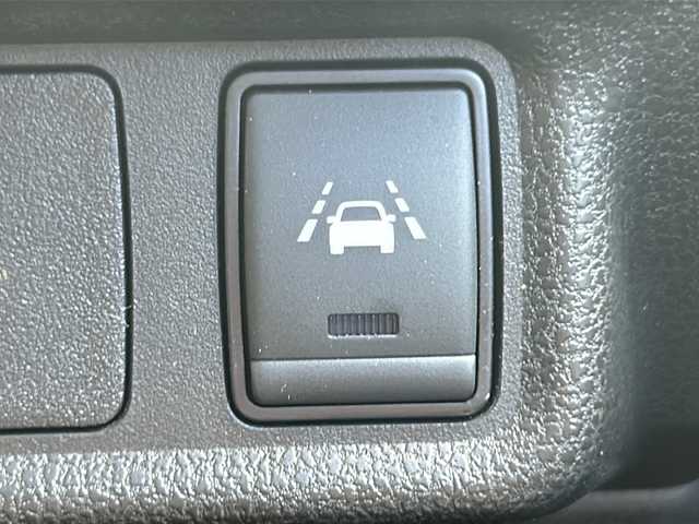 日産 ノート e－パワー ニスモ 沖縄県 2019(平31)年 1.4万km ブリリアントホワイトパール 純正ナビ / (AM/FM/CD/DVD/BT/TV) /バックモニター/ドラレコ /衝突被害軽減システム /ETC /レーンキープアシスト /純正16インチアルミホイール /横滑り防止機能 /LEDヘッドライト