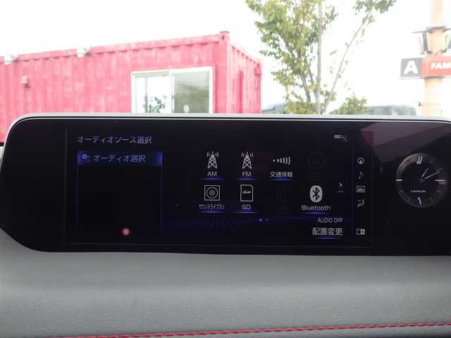 レクサス ＵＸ 250h Fスポーツ 千葉県 2019(令1)年 2.4万km ホワイトノーヴァガラスフレーク Lexus Safety System+/・プリクラッシュセーフティ/・レーンディパーチャーアラート/・オートハイビーム/・レーダークルーズコントロール/・ブラインドスポットモニタリング/ASC(アクティブサウンドコントロール)/ムーンルーフ/ブラックレザーシート/前席パワーシート/エアシート/シートヒーター/純正SDナビ/地デジTV/【DVD/CD再生機能　Bluetooth接続】/パノラミックビューモニター/ドライブレコーダー（DRT-H68A）/革巻きステアリング/ステアリングヒーター/ステアリングスイッチ/パドルシフト/ETC（2.0）/LEDヘッドライト/フォグライト/ウインカーミラー/クリアランスソナー/純正18インチアルミホイル/サイド/カーテンエアバッグ/スマートキー