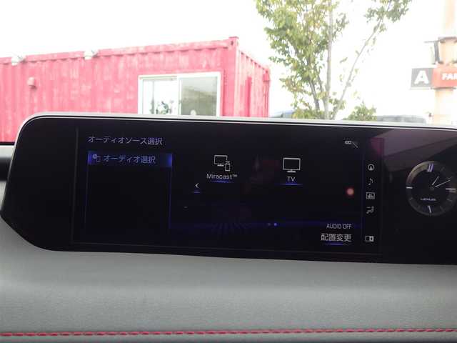 レクサス ＵＸ 250h Fスポーツ 千葉県 2019(令1)年 2.4万km ホワイトノーヴァガラスフレーク Lexus Safety System+/・プリクラッシュセーフティ/・レーンディパーチャーアラート/・オートハイビーム/・レーダークルーズコントロール/・ブラインドスポットモニタリング/ASC(アクティブサウンドコントロール)/ムーンルーフ/ブラックレザーシート/前席パワーシート/エアシート/シートヒーター/純正SDナビ/地デジTV/【DVD/CD再生機能　Bluetooth接続】/パノラミックビューモニター/ドライブレコーダー（DRT-H68A）/革巻きステアリング/ステアリングヒーター/ステアリングスイッチ/パドルシフト/ETC（2.0）/LEDヘッドライト/フォグライト/ウインカーミラー/クリアランスソナー/純正18インチアルミホイル/サイド/カーテンエアバッグ/スマートキー