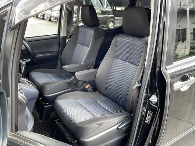 トヨタ ヴォクシー ZS 煌 道東・釧路十勝 2016(平28)年 9.2万km ブラック 4WD/社外ディスプレイオーディオ　/フルセグＴＶ　/ＤＶＤ再生　/Ｂｌｕｅｔｏｏｔｈ接続　/ビルトインＥＴＣ　/バックカメラ　/両側パワースライドドア　/レーンアシスト/衝突軽減ブレーキ/横滑り防止装置/アイドリングストップ　/スマートキー　/プッシュスタート　/純正ＬＥＤヘッドライト/純正16インチアルミホイール/純正フロアマット