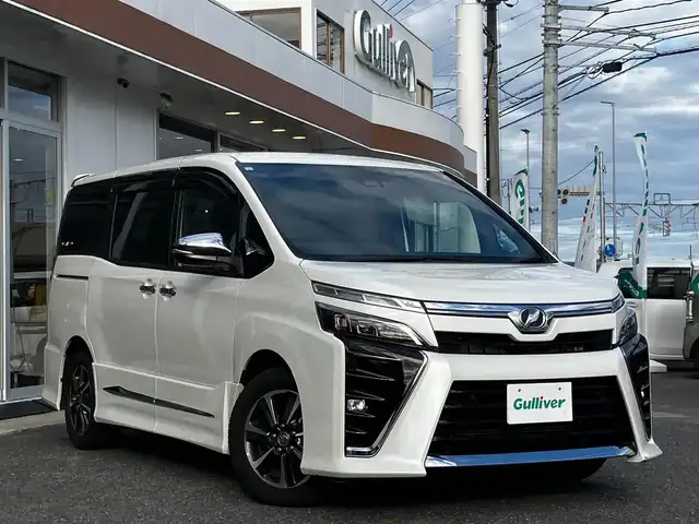 トヨタ ヴォクシー ZS 煌Ⅱ 山口県 2019(平31)年 1.8万km ホワイトパールクリスタルシャイン 純正SDナビ＆フルセグTV/　＆バックカメラ＆後席/　フリップダウンモニター/フロアマット/純正ドアバイザー/純正16インチアルミ/両側パワースライドドア/LEDオートライト/オートハイビーム/LEDフォグ/クルーズコントロール/ビルトインETC2.0