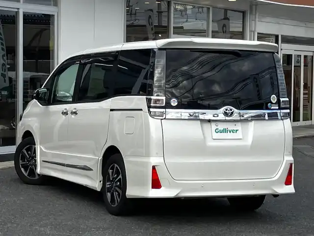 トヨタ ヴォクシー ZS 煌Ⅱ 山口県 2019(平31)年 1.8万km ホワイトパールクリスタルシャイン 純正SDナビ＆フルセグTV/　＆バックカメラ＆後席/　フリップダウンモニター/フロアマット/純正ドアバイザー/純正16インチアルミ/両側パワースライドドア/LEDオートライト/オートハイビーム/LEDフォグ/クルーズコントロール/ビルトインETC2.0