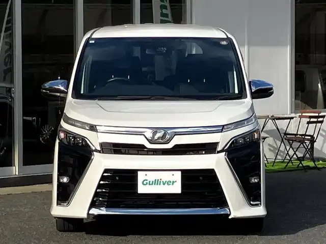 トヨタ ヴォクシー ZS 煌Ⅱ 山口県 2019(平31)年 1.8万km ホワイトパールクリスタルシャイン 純正SDナビ＆フルセグTV/　＆バックカメラ＆後席/　フリップダウンモニター/フロアマット/純正ドアバイザー/純正16インチアルミ/両側パワースライドドア/LEDオートライト/オートハイビーム/LEDフォグ/クルーズコントロール/ビルトインETC2.0