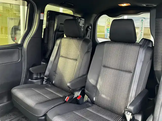 トヨタ ヴォクシー ZS 煌Ⅱ 山口県 2019(平31)年 1.8万km ホワイトパールクリスタルシャイン 純正SDナビ＆フルセグTV/　＆バックカメラ＆後席/　フリップダウンモニター/フロアマット/純正ドアバイザー/純正16インチアルミ/両側パワースライドドア/LEDオートライト/オートハイビーム/LEDフォグ/クルーズコントロール/ビルトインETC2.0