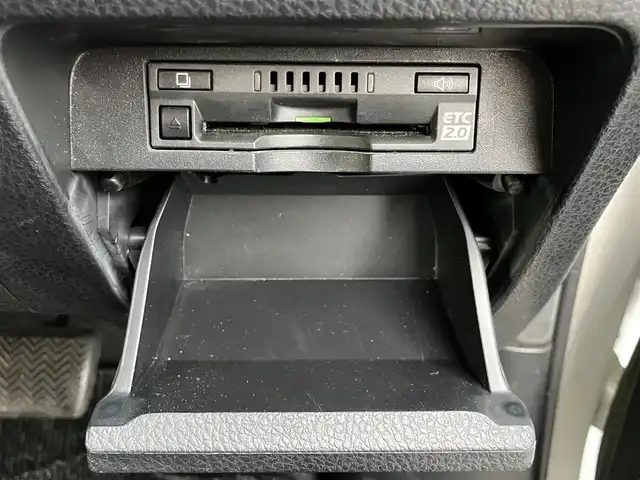 トヨタ ヴォクシー ZS 煌Ⅱ 山口県 2019(平31)年 1.8万km ホワイトパールクリスタルシャイン 純正SDナビ＆フルセグTV/　＆バックカメラ＆後席/　フリップダウンモニター/フロアマット/純正ドアバイザー/純正16インチアルミ/両側パワースライドドア/LEDオートライト/オートハイビーム/LEDフォグ/クルーズコントロール/ビルトインETC2.0