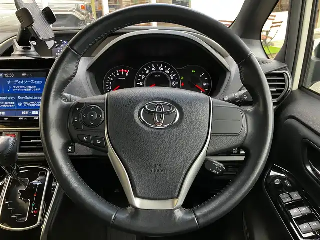 トヨタ ヴォクシー ZS 煌Ⅱ 山口県 2019(平31)年 1.8万km ホワイトパールクリスタルシャイン 純正SDナビ＆フルセグTV/　＆バックカメラ＆後席/　フリップダウンモニター/フロアマット/純正ドアバイザー/純正16インチアルミ/両側パワースライドドア/LEDオートライト/オートハイビーム/LEDフォグ/クルーズコントロール/ビルトインETC2.0