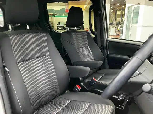 トヨタ ヴォクシー ZS 煌Ⅱ 山口県 2019(平31)年 1.8万km ホワイトパールクリスタルシャイン 純正SDナビ＆フルセグTV/　＆バックカメラ＆後席/　フリップダウンモニター/フロアマット/純正ドアバイザー/純正16インチアルミ/両側パワースライドドア/LEDオートライト/オートハイビーム/LEDフォグ/クルーズコントロール/ビルトインETC2.0