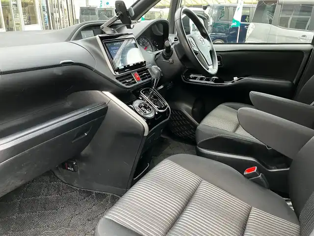 トヨタ ヴォクシー ZS 煌Ⅱ 山口県 2019(平31)年 1.8万km ホワイトパールクリスタルシャイン 純正SDナビ＆フルセグTV/　＆バックカメラ＆後席/　フリップダウンモニター/フロアマット/純正ドアバイザー/純正16インチアルミ/両側パワースライドドア/LEDオートライト/オートハイビーム/LEDフォグ/クルーズコントロール/ビルトインETC2.0