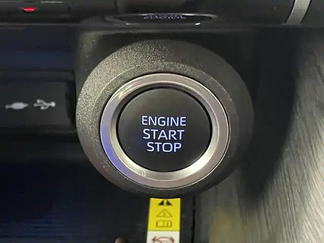 トヨタ ハリアー Z レザーパッケージ 福岡県 2020(令2)年 2.1万km プレシャスブラックパール モデリスタエアロ　/純正１２．３型ＤＡナビ/フルセグTV　/全方位カメラ　/ＪＢＬプレミアムサウンド　/ワイヤレス充電　/デジタルインナーミラー　/前後ドライブレコーダー　/ビルトインETC２．０　/トヨタセーフティセンス　/レーダークルーズコントロール　/コーナーセンサー　/衝突軽減ブレーキ　/レーンキープ　/アクセル踏み間違い防止　/ブラインドスポットモニター　/ヘッドアップディスプレイ　/シートベンチレーション／ヒーター　/ステアリングヒーター　/シートメモリー付きパワーシート　/パワーバックドア　/ＬＥＤヘッドライト