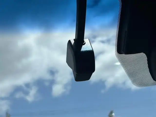 トヨタ クラウン ハイブリッド RS アドバンス 栃木県 2019(平31)年 1.9万km ホワイトパールクリスタルシャイン 衝突軽減システム/純正8型ナビ/フルセグ／CD DVD／Bluetooth/レーダークルーズコントロール/シートヒーター/バックカメラ/パワーシート/ヘッドアップディスプレイ/コーナーセンサー/社外17インチアルミホイール/ブラインドスポットモニター/LEDヘッドライト/パドルシフト/ステアリングヒーター/ドライブレコーダー/ETC2.0/ステアリングスイッチ/スマートキー/プッシュスタート