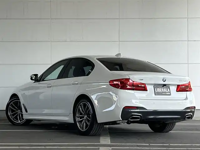 ＢＭＷ ５２３ｄ xDrive Mスピリット 山形県 2020(令2)年 2.8万km アルピンホワイトⅢ 外部検査実施済み/４WD/ターボ/Apple car play/純正HDDナビ/(Bluetooth/USB/フルセグTV)/全周囲カメラ/ビルトインETC/前後ドライブレコーダー/前席パワーシート/BMWドライビングアシスト/・高速道路渋滞時ハンズ・オフ・アシスト機能/・リバース・アシスト/・衝突回避・被害軽減ブレーキ（事故回避アシスト付）/・BMW ジェスチャー・コントロール/・インテグレイテッド・アクティブ・ステアリング/・ステアリング&レーン・コントロール・アシスト/・レーン・ディパーチャー・ウォーニング/・レーン・チェンジ・ウォーニング/・アダプティブ LED ヘッドライト/・アクティブ・クルーズ・コントロール/・アクティブ・サイド・コリジョン・プロテクション/・クロス・トラフィック・ウォーニング/・前車接近警告機能/・後車追突警告機能/横滑り防止機能/ヘッドアップディスプレイ/純正18インチアルミホイール/スマートキー/LEDヘッドライト/カーテンエアバック/純正フロアマット/スペアキー1本/保証書/取扱説明書