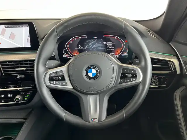 ＢＭＷ ５２３ｄ xDrive Mスピリット 山形県 2020(令2)年 2.8万km アルピンホワイトⅢ 外部検査実施済み/４WD/ターボ/Apple car play/純正HDDナビ/(Bluetooth/USB/フルセグTV)/全周囲カメラ/ビルトインETC/前後ドライブレコーダー/前席パワーシート/BMWドライビングアシスト/・高速道路渋滞時ハンズ・オフ・アシスト機能/・リバース・アシスト/・衝突回避・被害軽減ブレーキ（事故回避アシスト付）/・BMW ジェスチャー・コントロール/・インテグレイテッド・アクティブ・ステアリング/・ステアリング&レーン・コントロール・アシスト/・レーン・ディパーチャー・ウォーニング/・レーン・チェンジ・ウォーニング/・アダプティブ LED ヘッドライト/・アクティブ・クルーズ・コントロール/・アクティブ・サイド・コリジョン・プロテクション/・クロス・トラフィック・ウォーニング/・前車接近警告機能/・後車追突警告機能/横滑り防止機能/ヘッドアップディスプレイ/純正18インチアルミホイール/スマートキー/LEDヘッドライト/カーテンエアバック/純正フロアマット/スペアキー1本/保証書/取扱説明書