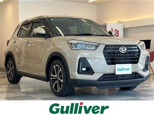 ダイハツ ロッキー プレミアム G 岐阜県 2023(令5)年 1.4万km ナチュラルベージュマイカM ４WD/寒冷地仕様/純正９型ディスプレイオーディオ/全方位モニター/AppleCarPlay/AndroidCarPlay/フルセグ視聴/ナビ連動ドライブレコーダー/スマートアシスト/レーダークルーズコントロール/車線逸脱防止/クリアランスソナー/ハーフレザーシート/前席シートヒーター/USBポート/HDMIポート/LEDヘッドライト/オートライト/電子パーキング/ブレーキホールド/プッシュスタート/スマートキー