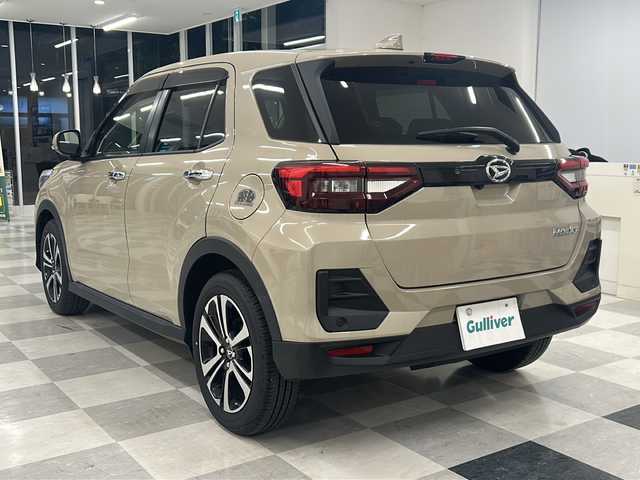 ダイハツ ロッキー プレミアム G 岐阜県 2023(令5)年 1.4万km ナチュラルベージュマイカM ４WD/寒冷地仕様/純正９型ディスプレイオーディオ/全方位モニター/AppleCarPlay/AndroidCarPlay/フルセグ視聴/ナビ連動ドライブレコーダー/スマートアシスト/レーダークルーズコントロール/車線逸脱防止/クリアランスソナー/ハーフレザーシート/前席シートヒーター/USBポート/HDMIポート/LEDヘッドライト/オートライト/電子パーキング/ブレーキホールド/プッシュスタート/スマートキー