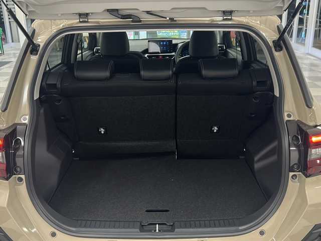 ダイハツ ロッキー プレミアム G 岐阜県 2023(令5)年 1.4万km ナチュラルベージュマイカM ４WD/寒冷地仕様/純正９型ディスプレイオーディオ/全方位モニター/AppleCarPlay/AndroidCarPlay/フルセグ視聴/ナビ連動ドライブレコーダー/スマートアシスト/レーダークルーズコントロール/車線逸脱防止/クリアランスソナー/ハーフレザーシート/前席シートヒーター/USBポート/HDMIポート/LEDヘッドライト/オートライト/電子パーキング/ブレーキホールド/プッシュスタート/スマートキー