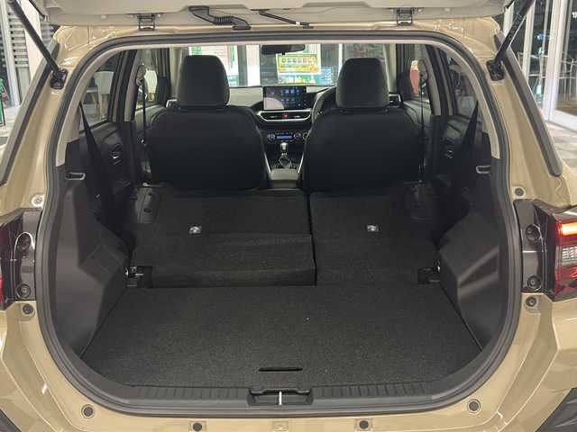 ダイハツ ロッキー プレミアム G 岐阜県 2023(令5)年 1.4万km ナチュラルベージュマイカM ４WD/寒冷地仕様/純正９型ディスプレイオーディオ/全方位モニター/AppleCarPlay/AndroidCarPlay/フルセグ視聴/ナビ連動ドライブレコーダー/スマートアシスト/レーダークルーズコントロール/車線逸脱防止/クリアランスソナー/ハーフレザーシート/前席シートヒーター/USBポート/HDMIポート/LEDヘッドライト/オートライト/電子パーキング/ブレーキホールド/プッシュスタート/スマートキー