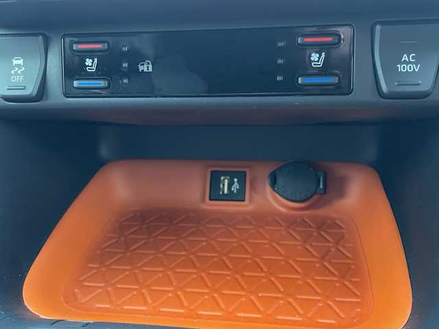 トヨタ ＲＡＶ４ ハイブリッド アドベンチャー 愛知県 2022(令4)年 7.8万km アッシュグレーメタリック/アーバンカーキ ワンオーナー/純正10.5型ディスプレイオーディオ（ナビ機能付）/・フルセグテレビ/・Bluetooth/・ミラキャスト/レーダークルーズコントロール/レーントレーシングアシスト/プリクラッシュセーフティ/ブラインドスポットモニター/ロードサインアシスト/電動パーキングブレーキ/ブレーキホールド/ETC2.0/AC100V1500Wコンセント/デジタルインナーミラー/オートライト/オートマチックハイビーム/パワーシート（D席・シートメモリー付）/前席シートヒーター/前席シートエアコン/ステアリングヒーター/ルーフレール/ウインカーミラー/LEDヘッドライト/プッシュスタート