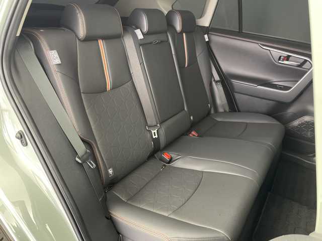 トヨタ ＲＡＶ４ ハイブリッド アドベンチャー 愛知県 2022(令4)年 7.8万km アッシュグレーメタリック/アーバンカーキ ワンオーナー/純正10.5型ディスプレイオーディオ（ナビ機能付）/・フルセグテレビ/・Bluetooth/・ミラキャスト/レーダークルーズコントロール/レーントレーシングアシスト/プリクラッシュセーフティ/ブラインドスポットモニター/ロードサインアシスト/電動パーキングブレーキ/ブレーキホールド/ETC2.0/AC100V1500Wコンセント/デジタルインナーミラー/オートライト/オートマチックハイビーム/パワーシート（D席・シートメモリー付）/前席シートヒーター/前席シートエアコン/ステアリングヒーター/ルーフレール/ウインカーミラー/LEDヘッドライト/プッシュスタート