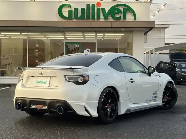 トヨタ ８６ GT リミテッド 三重県 2017(平29)年 4.9万km クリスタルホワイトパール 登録時走行距離48139km/TRDエアロF・S/TEIN車高調(ローダウン)/社外マフラー(ロッソモデロ)/社外18インチAW(レイズ)/社外テールランプ/♪純正SDナビ/ ・ワンセグ・BTオーディオ/ ・CD再生・SD/♪スマートキー/♪プッシュスタート/♪クルーズコントロール/♪ハーフレザーシート/♪前席シートヒーター /♪ドライブレコーダー/♪LEDヘッドライト/♪LEDフォグライト/♪オートライト/♪ヘッドライトレベライザー/♪革巻きステアリング/♪ステアリングスイッチ/♪フロアマット/♪スモークフィルム/♪電格ミラー/♪サイド/カーテンエアバック/純正テールランプ積み込み