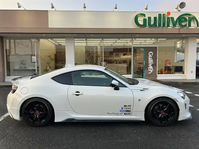トヨタ ８６ GT リミテッド 三重県 2017(平29)年 4.9万km クリスタルホワイトパール 登録時走行距離48139km/TRDエアロF・S/TEIN車高調(ローダウン)/社外マフラー(ロッソモデロ)/社外18インチAW(レイズ)/社外テールランプ/♪純正SDナビ/ ・ワンセグ・BTオーディオ/ ・CD再生・SD/♪スマートキー/♪プッシュスタート/♪クルーズコントロール/♪ハーフレザーシート/♪前席シートヒーター /♪ドライブレコーダー/♪LEDヘッドライト/♪LEDフォグライト/♪オートライト/♪ヘッドライトレベライザー/♪革巻きステアリング/♪ステアリングスイッチ/♪フロアマット/♪スモークフィルム/♪電格ミラー/♪サイド/カーテンエアバック/純正テールランプ積み込み