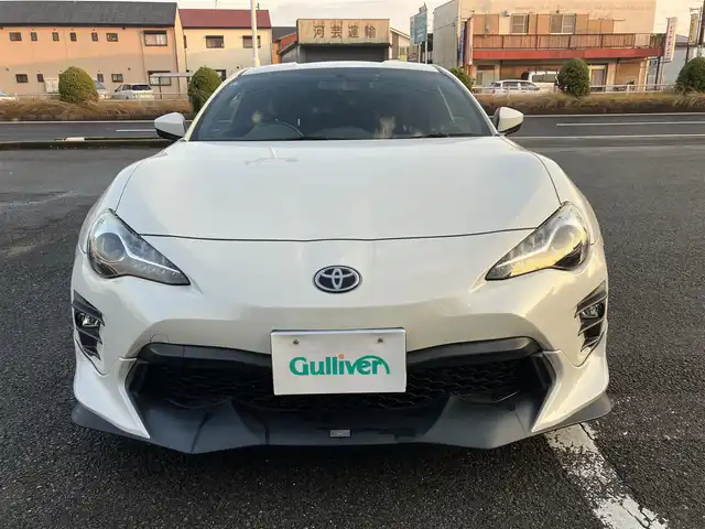 トヨタ ８６ GT リミテッド 三重県 2017(平29)年 4.9万km クリスタルホワイトパール 登録時走行距離48139km/TRDエアロF・S/TEIN車高調(ローダウン)/社外マフラー(ロッソモデロ)/社外18インチAW(レイズ)/社外テールランプ/♪純正SDナビ/ ・ワンセグ・BTオーディオ/ ・CD再生・SD/♪スマートキー/♪プッシュスタート/♪クルーズコントロール/♪ハーフレザーシート/♪前席シートヒーター /♪ドライブレコーダー/♪LEDヘッドライト/♪LEDフォグライト/♪オートライト/♪ヘッドライトレベライザー/♪革巻きステアリング/♪ステアリングスイッチ/♪フロアマット/♪スモークフィルム/♪電格ミラー/♪サイド/カーテンエアバック/純正テールランプ積み込み
