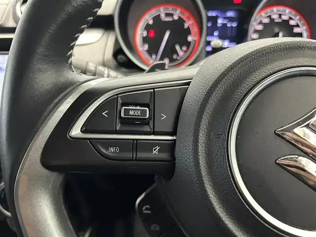 スズキ スイフト HYBRID RS 鹿児島県 2018(平30)年 8.6万km スーパーブラックパール セーフティパッケージ/デュアルセンサーブレーキ/アダプティブクルーズ/純正8インチSDナビ【CN-RZ83】/(AM.FM.Disc.フルセグTV.Bluetooth)/全方位カメラ/ETC/パドルシフト/運転席シートヒーター/ドライブレコーダー/プッシュスタート/スマートキー/オートライト(LEDヘッドライト)/柿本改マフラー/純正マフラー積込