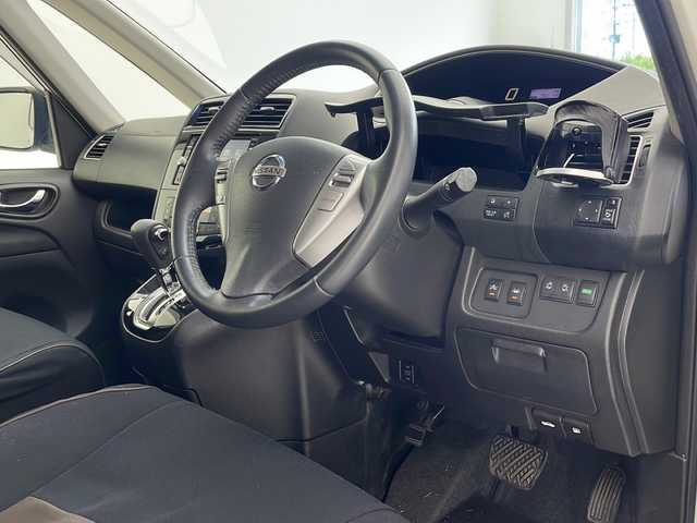 日産 セレナ HWS S HV Vセレ +SeftyⅡ 沖縄県 2016(平28)年 7.6万km ブリリアントホワイトパール 純正ナビ（MC315D-W）　/（フルセグＴＶ　ＣＤ　ＤＶＤ　Ｂｌｕｅｔｏｏｔｈ接続）　/アラウンドビューモニター　/ＥＴＣ　/両側パワースライドドア　/クルーズコントロール　/プッシュスタート　/コーナーセンサー　/純正フロアマット/純正アルミホイール/衝突被害軽減システム