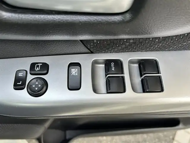 スズキ スペーシア X 長崎県 2017(平29)年 4.9万km ピュアホワイトP ワンオーナー/社外SDナビ(FM/AM/BT/ワンセグTV)/プッシュスタート/アイドリングストップ/ビルトインETC/片側パワースライドドア/D席シートヒーター/フロアマット/ドアバイザー/ABS/LDA/衝突軽減ブレーキ/ライトレベライザー/電動格納ミラー/スマートキー/スペアキー/取扱説明書/保証書