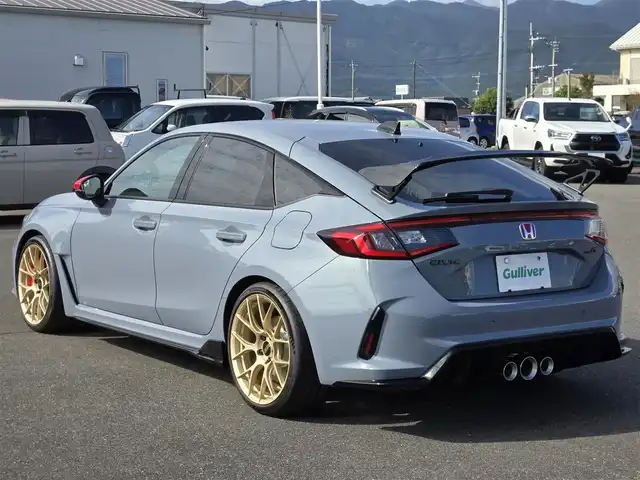 ホンダ シビック タイプR レーシングブラックPKG 鹿児島県 2025(令7)年 0.1万km ソニックグレーパール ＢＢＳ製１９インチアルミホイール　/ＢＬＩＴＺタワーバー　/純正ＯＰレッドミラーカバー　/ＴｙｐｅＲ専用フルバケシート　/アダプティブクルーズコントロール　/ワイヤレス充電　/ホンダセンシング　/ドライブレコーダー/プッシュスタート/スマートキー