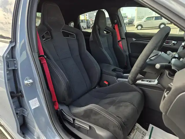 ホンダ シビック タイプR レーシングブラックPKG 鹿児島県 2025(令7)年 0.1万km ソニックグレーパール ＢＢＳ製１９インチアルミホイール　/ＢＬＩＴＺタワーバー　/純正ＯＰレッドミラーカバー　/ＴｙｐｅＲ専用フルバケシート　/アダプティブクルーズコントロール　/ワイヤレス充電　/ホンダセンシング　/ドライブレコーダー/プッシュスタート/スマートキー