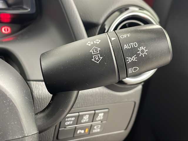 マツダ デミオ 13S ツーリング 埼玉県 2017(平29)年 2.2万km ソウルレッドクリスタルM 純正ナビ/(Bluetooth/CD/DVD/USB/AM/FM)/全方位カメラ/地デジフルセグ/前方ドライブレコーダー/ETC/ヘッドアップディスプレイ/車線逸脱警報/衝突軽減ブレーキ/クリアランスソナー/運転席・助手席シートヒーター/ドライブモードセレクト/アイドリングストップ/プッシュスタート/ステアリングリモコン/ウィンカー・電動格納ミラー/純正フロアマット/純正ドアバイザー/純正15インチアルミホイール