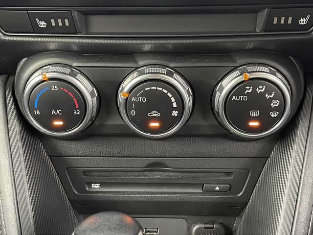 マツダ デミオ 13S ツーリング 埼玉県 2017(平29)年 2.2万km ソウルレッドクリスタルM 純正ナビ/(Bluetooth/CD/DVD/USB/AM/FM)/全方位カメラ/地デジフルセグ/前方ドライブレコーダー/ETC/ヘッドアップディスプレイ/車線逸脱警報/衝突軽減ブレーキ/クリアランスソナー/運転席・助手席シートヒーター/ドライブモードセレクト/アイドリングストップ/プッシュスタート/ステアリングリモコン/ウィンカー・電動格納ミラー/純正フロアマット/純正ドアバイザー/純正15インチアルミホイール
