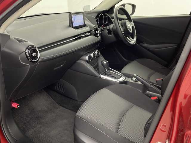 マツダ デミオ 13S ツーリング 埼玉県 2017(平29)年 2.2万km ソウルレッドクリスタルM 純正ナビ/(Bluetooth/CD/DVD/USB/AM/FM)/全方位カメラ/地デジフルセグ/前方ドライブレコーダー/ETC/ヘッドアップディスプレイ/車線逸脱警報/衝突軽減ブレーキ/クリアランスソナー/運転席・助手席シートヒーター/ドライブモードセレクト/アイドリングストップ/プッシュスタート/ステアリングリモコン/ウィンカー・電動格納ミラー/純正フロアマット/純正ドアバイザー/純正15インチアルミホイール