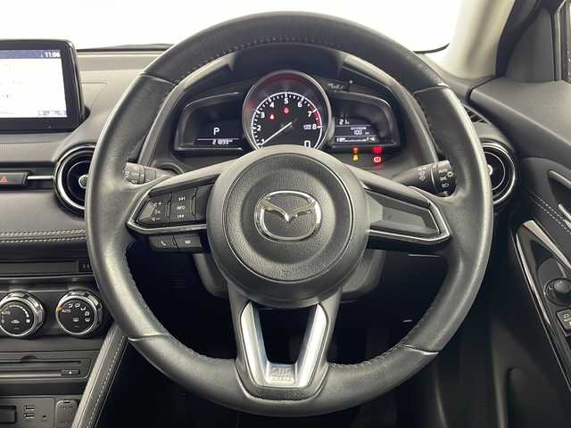 マツダ デミオ 13S ツーリング 埼玉県 2017(平29)年 2.2万km ソウルレッドクリスタルM 純正ナビ/(Bluetooth/CD/DVD/USB/AM/FM)/全方位カメラ/地デジフルセグ/前方ドライブレコーダー/ETC/ヘッドアップディスプレイ/車線逸脱警報/衝突軽減ブレーキ/クリアランスソナー/運転席・助手席シートヒーター/ドライブモードセレクト/アイドリングストップ/プッシュスタート/ステアリングリモコン/ウィンカー・電動格納ミラー/純正フロアマット/純正ドアバイザー/純正15インチアルミホイール