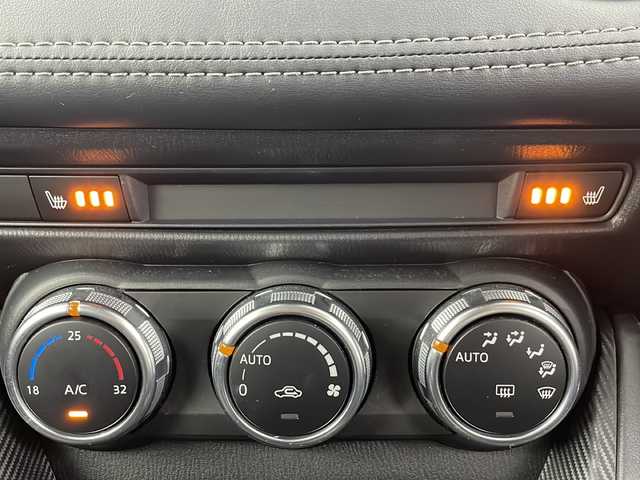 マツダ デミオ 13S ツーリング 埼玉県 2017(平29)年 2.2万km ソウルレッドクリスタルM 純正ナビ/(Bluetooth/CD/DVD/USB/AM/FM)/全方位カメラ/地デジフルセグ/前方ドライブレコーダー/ETC/ヘッドアップディスプレイ/車線逸脱警報/衝突軽減ブレーキ/クリアランスソナー/運転席・助手席シートヒーター/ドライブモードセレクト/アイドリングストップ/プッシュスタート/ステアリングリモコン/ウィンカー・電動格納ミラー/純正フロアマット/純正ドアバイザー/純正15インチアルミホイール