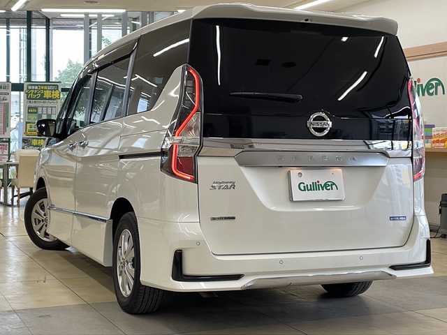 日産 セレナ ハイウェイスター V 道央・札幌 2022(令4)年 3.1万km ブリリアントホワイトパール ・4WD/・社外9インチナビ/・フルセグTV/DVD/CD/SD/BT/・アラウンドビューモニター/・両側パワースライドドア/・リヤ席モニター/・純正エンジンスターター/・デジタルインナーミラー/・ドライブレコーダー/・エマージェンシーブレーキ/・プロパイロット/・車線逸脱防止支援/・後側方衝突防止支援/・速度標識表示/・道路標識表示/・パーキングセンサー/・クロストラフィックアラート/・アイドリングストップ/・ETC/・LEDヘッドライト/・LEDフォグ/・プッシュスタート/・インテリジェントキー/・ドアバイザー/・電格ミラー