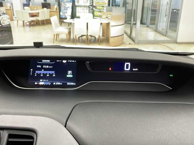 日産 セレナ ハイウェイスター V 道央・札幌 2022(令4)年 3.1万km ブリリアントホワイトパール ・4WD/・社外9インチナビ/・フルセグTV/DVD/CD/SD/BT/・アラウンドビューモニター/・両側パワースライドドア/・リヤ席モニター/・純正エンジンスターター/・デジタルインナーミラー/・ドライブレコーダー/・エマージェンシーブレーキ/・プロパイロット/・車線逸脱防止支援/・後側方衝突防止支援/・速度標識表示/・道路標識表示/・パーキングセンサー/・クロストラフィックアラート/・アイドリングストップ/・ETC/・LEDヘッドライト/・LEDフォグ/・プッシュスタート/・インテリジェントキー/・ドアバイザー/・電格ミラー