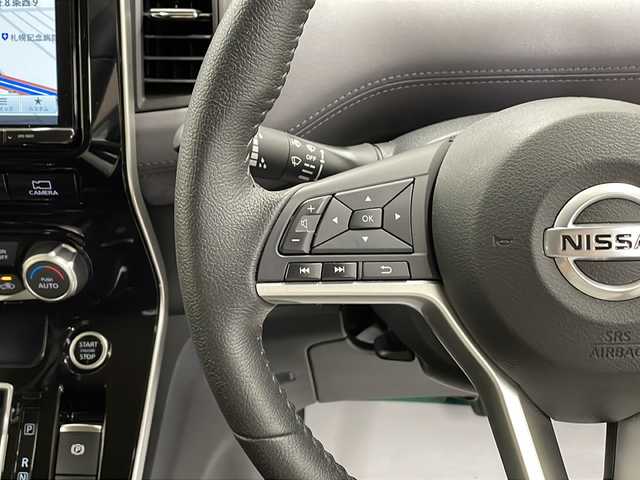 日産 セレナ ハイウェイスター V 道央・札幌 2022(令4)年 3.1万km ブリリアントホワイトパール ・4WD/・社外9インチナビ/・フルセグTV/DVD/CD/SD/BT/・アラウンドビューモニター/・両側パワースライドドア/・リヤ席モニター/・純正エンジンスターター/・デジタルインナーミラー/・ドライブレコーダー/・エマージェンシーブレーキ/・プロパイロット/・車線逸脱防止支援/・後側方衝突防止支援/・速度標識表示/・道路標識表示/・パーキングセンサー/・クロストラフィックアラート/・アイドリングストップ/・ETC/・LEDヘッドライト/・LEDフォグ/・プッシュスタート/・インテリジェントキー/・ドアバイザー/・電格ミラー